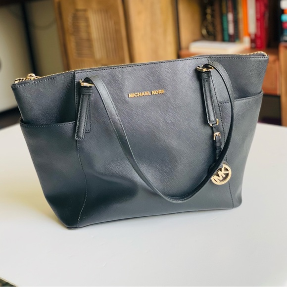 Michael Kors Jet Set Medium Saffiano Leather Top Zip Tote Bag